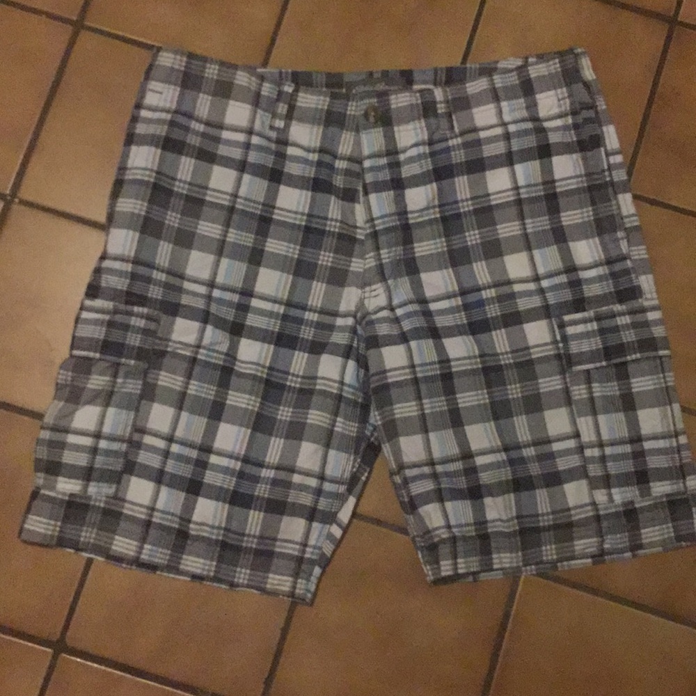 Eddie Bauer  Men’s 38 waist cargo short multi